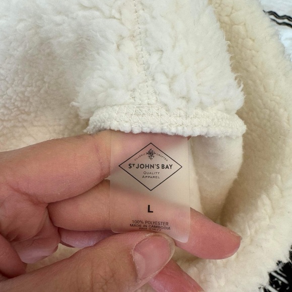 St. John’s Bay Sherpa Pullover - Picture 4 of 6